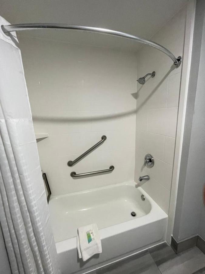 La Quinta Inn By Wyndham Indianapolis Airport Executive Dr Bagian luar foto