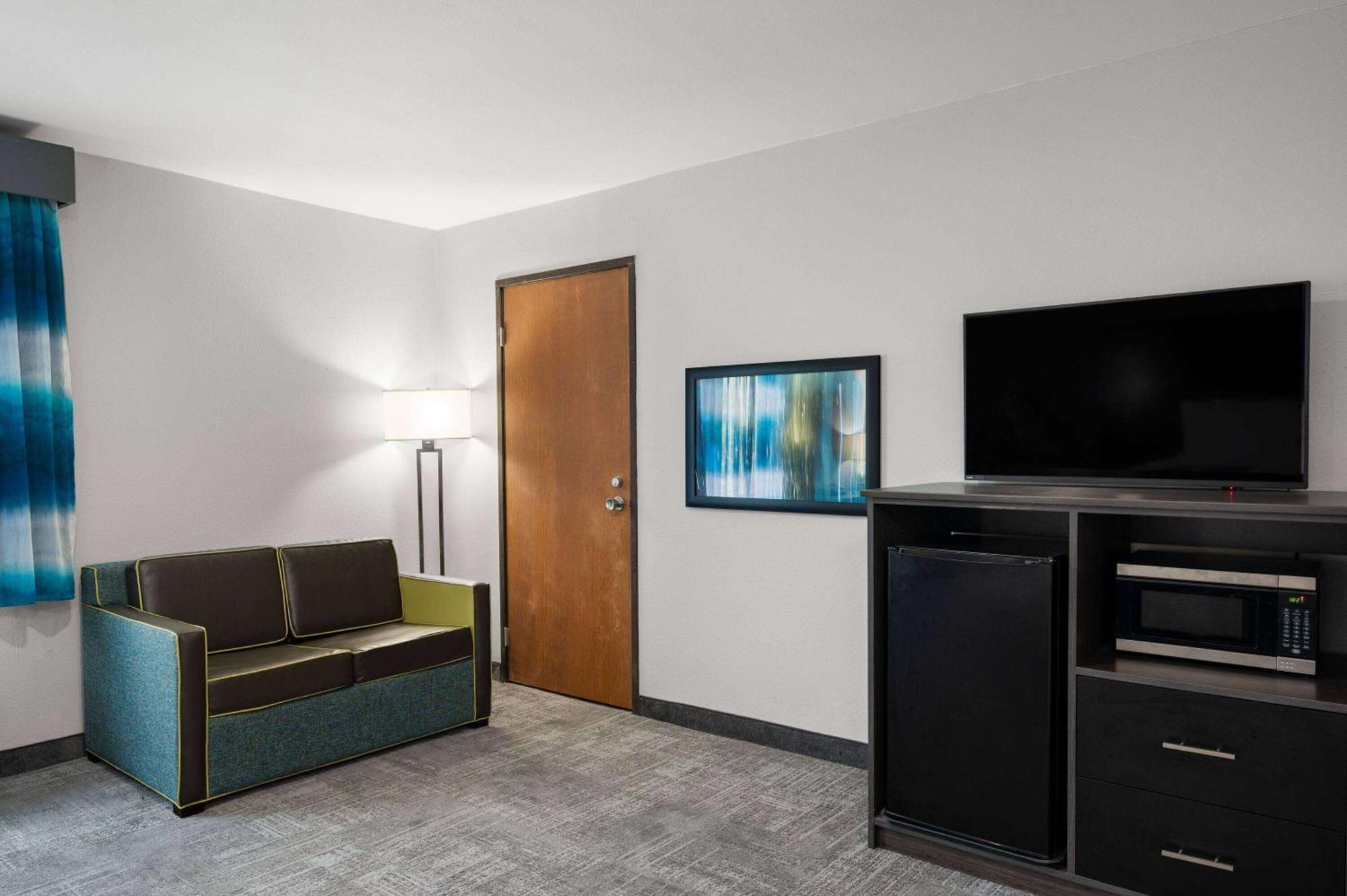 La Quinta Inn By Wyndham Indianapolis Airport Executive Dr Bagian luar foto