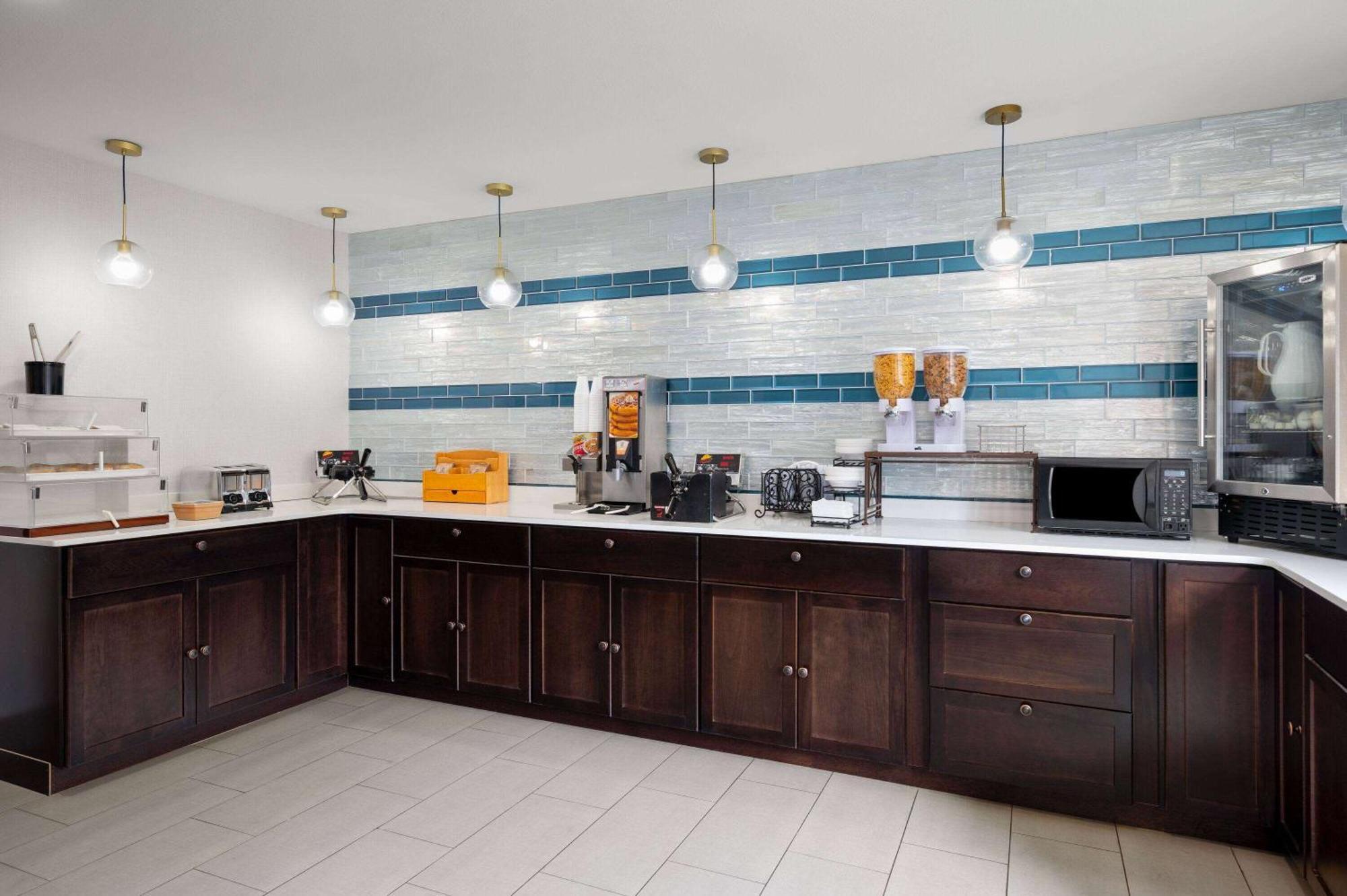 La Quinta Inn By Wyndham Indianapolis Airport Executive Dr Bagian luar foto