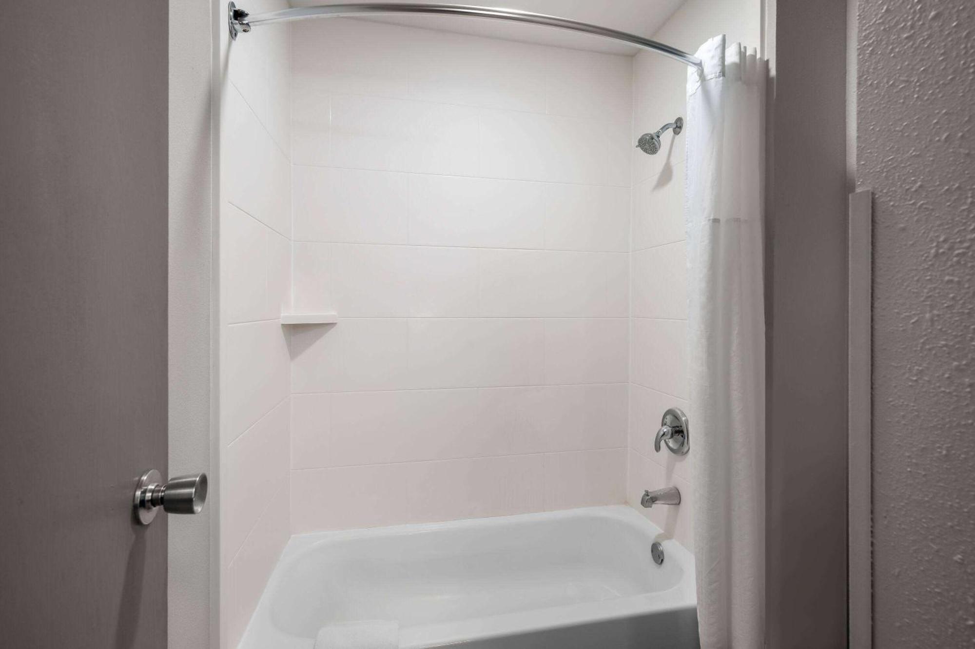 La Quinta Inn By Wyndham Indianapolis Airport Executive Dr Bagian luar foto