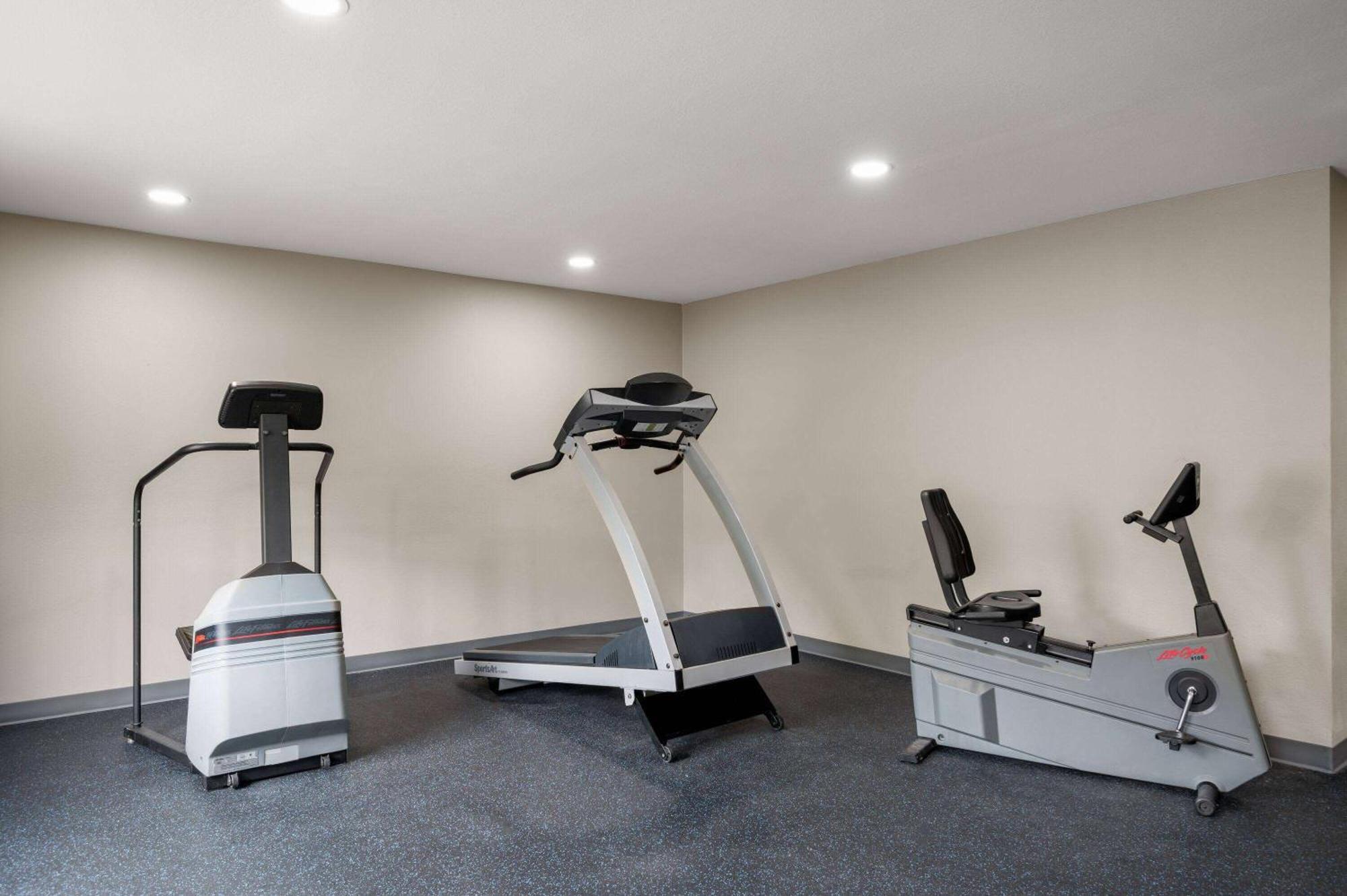 La Quinta Inn By Wyndham Indianapolis Airport Executive Dr Bagian luar foto