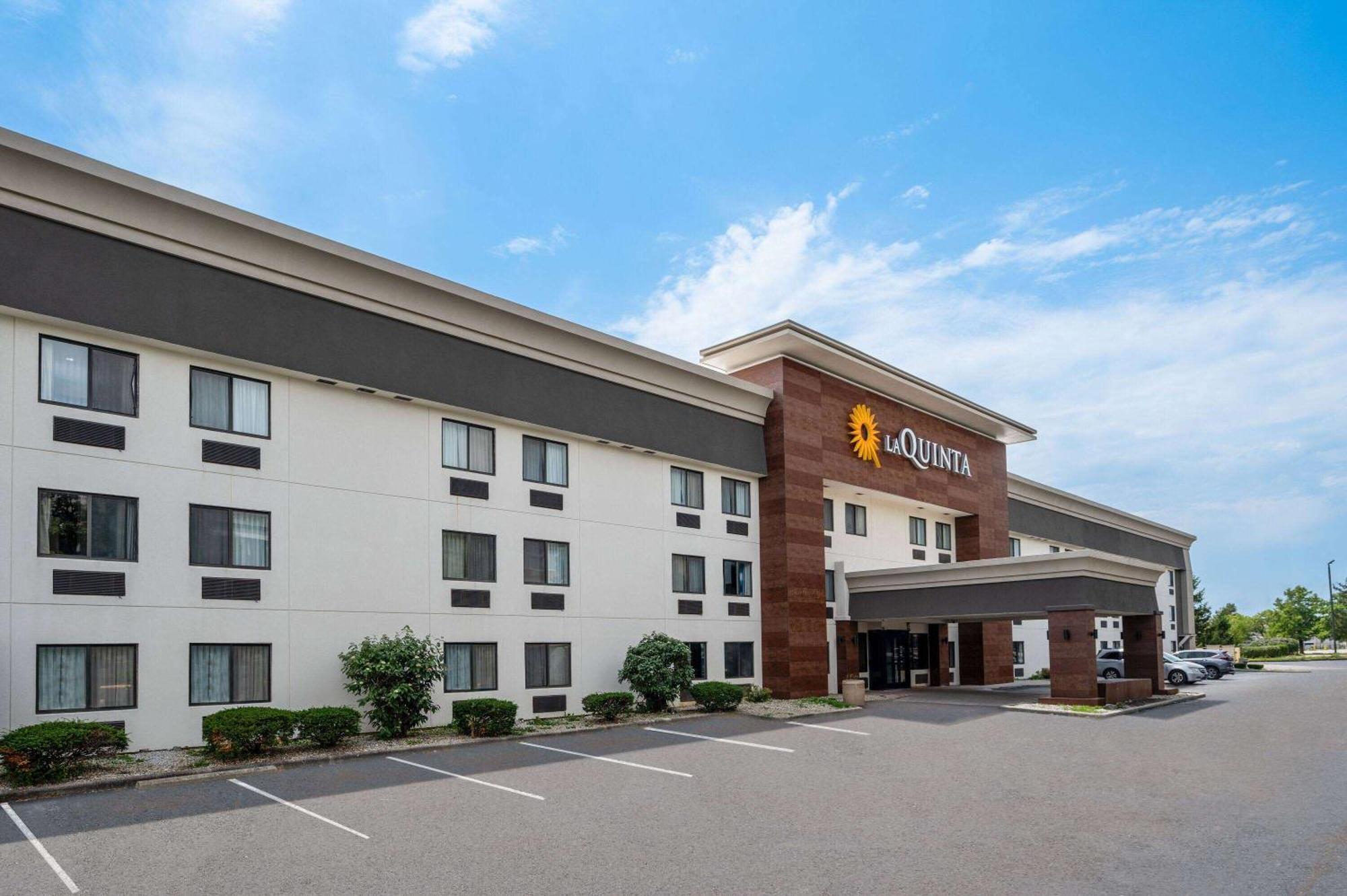 La Quinta Inn By Wyndham Indianapolis Airport Executive Dr Bagian luar foto