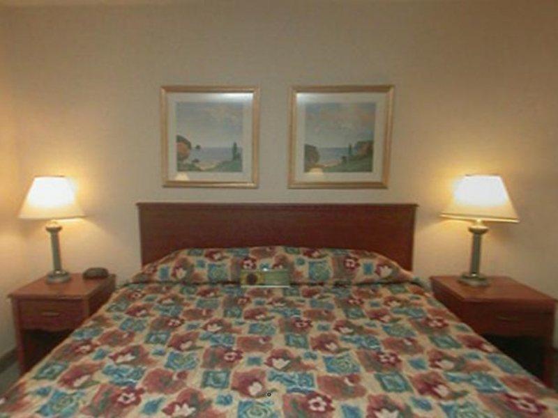 La Quinta Inn By Wyndham Indianapolis Airport Executive Dr Bagian luar foto