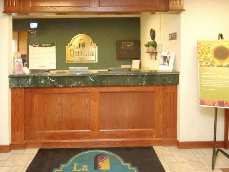 La Quinta Inn By Wyndham Indianapolis Airport Executive Dr Bagian luar foto