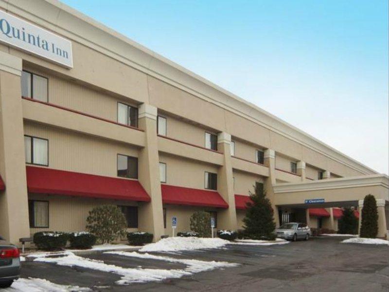 La Quinta Inn By Wyndham Indianapolis Airport Executive Dr Bagian luar foto